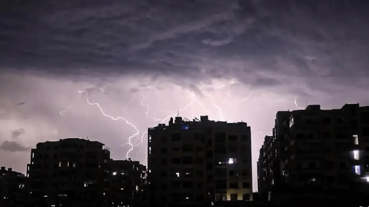 أمطار رعدية ورياح تضرب هذه المناطق خلال ثاني أيام عيد الفطر